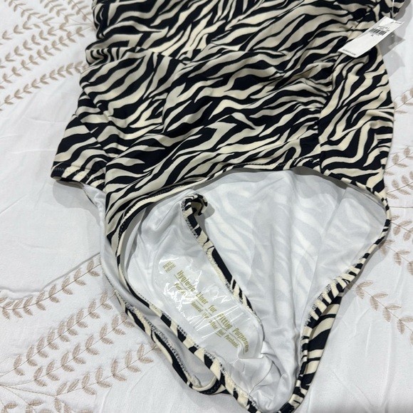Old Navy One Piece Swimsuit - Picture 10 of 11